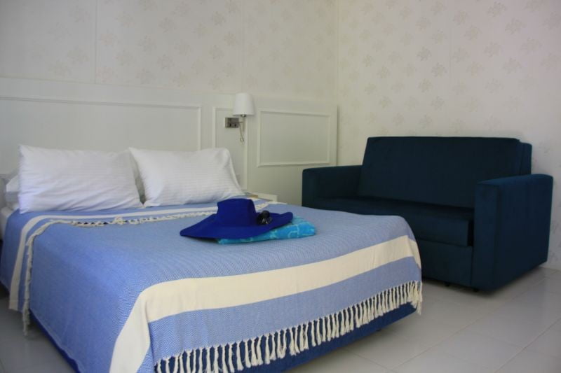 blue-white-hotel