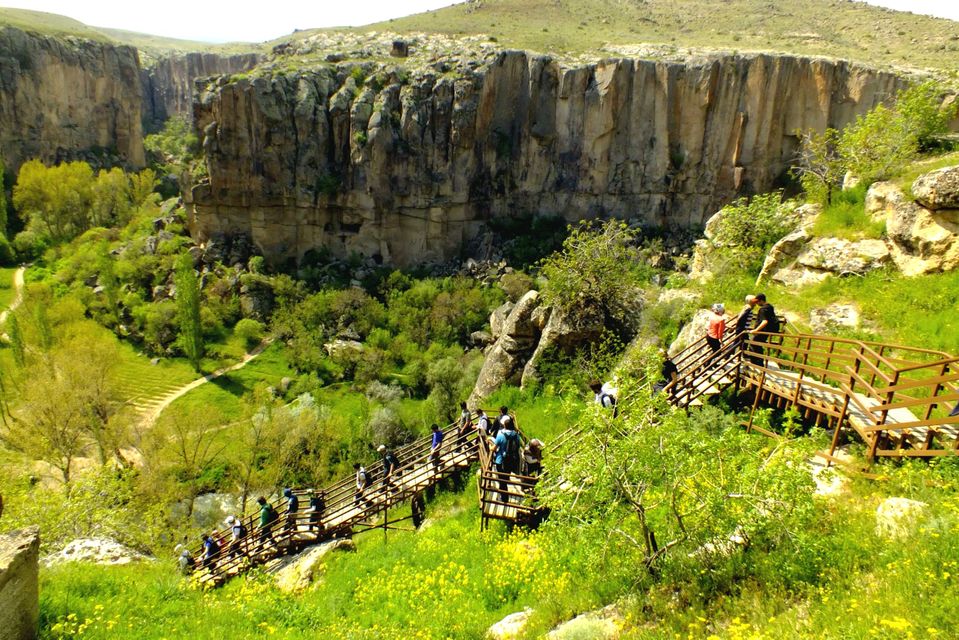 nevşehir aksaray arası ıhlara vadisi